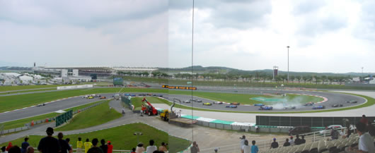 レーシングワークス、マレーシアGP、K1ゴールドスタンド